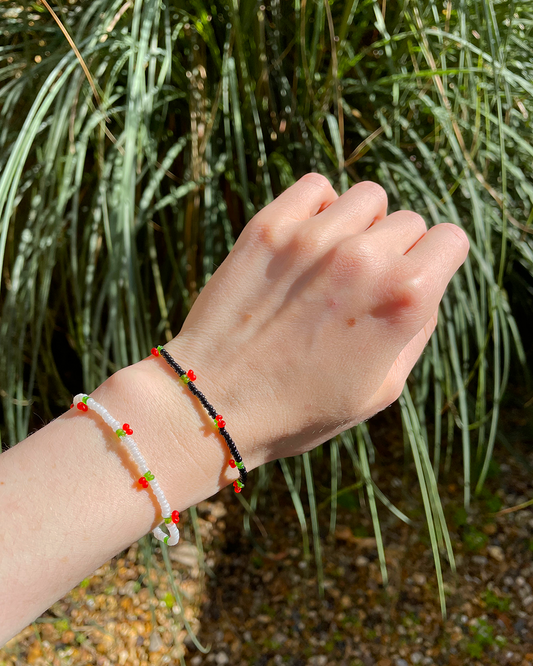 Handmade beaded cherry bracelet - Pearly white / Black