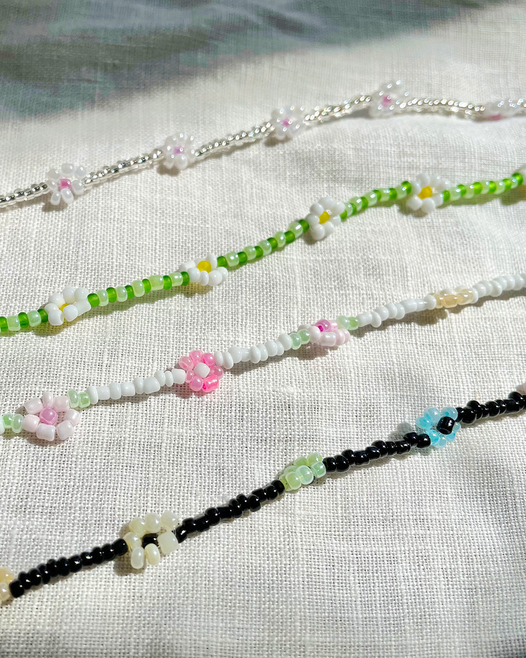 Summer beaded flower daisy necklace