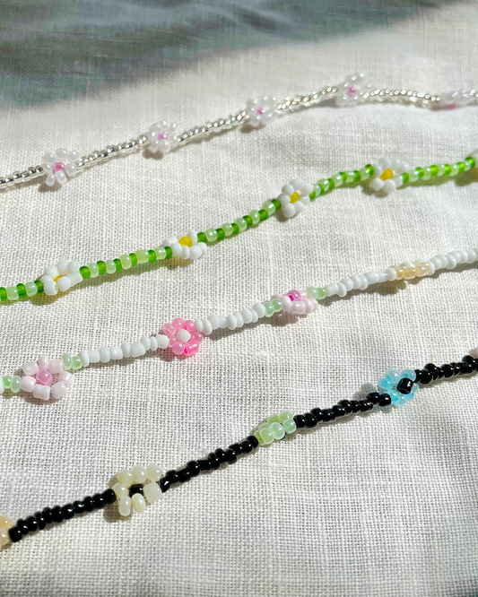 Summer beaded flower daisy necklace