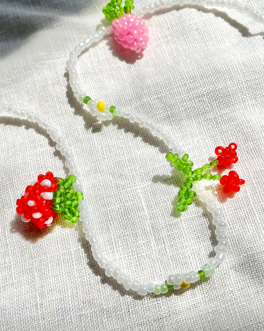 Pearly white beaded y2k choker with berries and daisy flowers