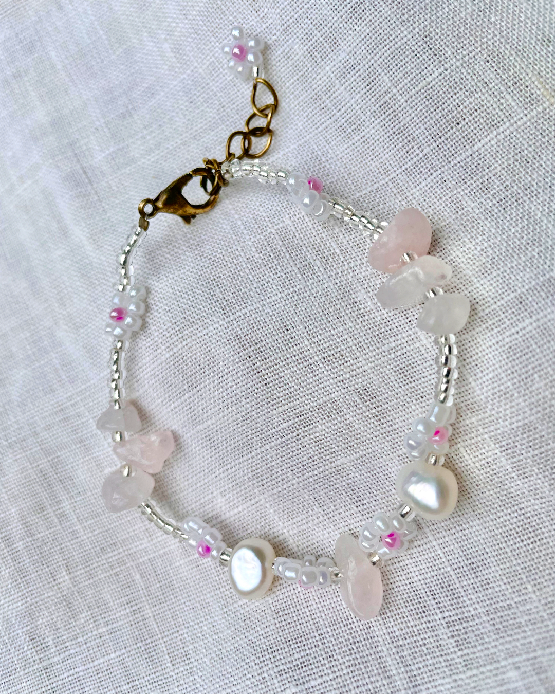 Fresh Water Pearl Beaded Bracelet with Daisy Flowers