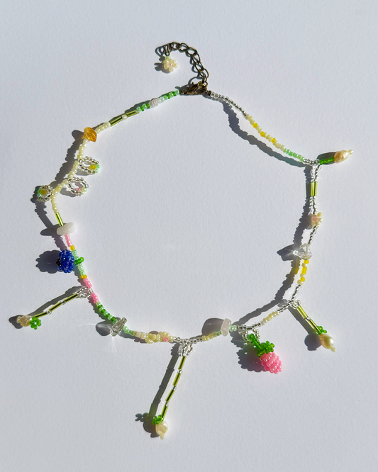 Blueberry and raspberry necklace with quartz and pearls