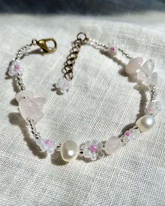 Fresh water Pearl beaded bracelet with daisy flowers