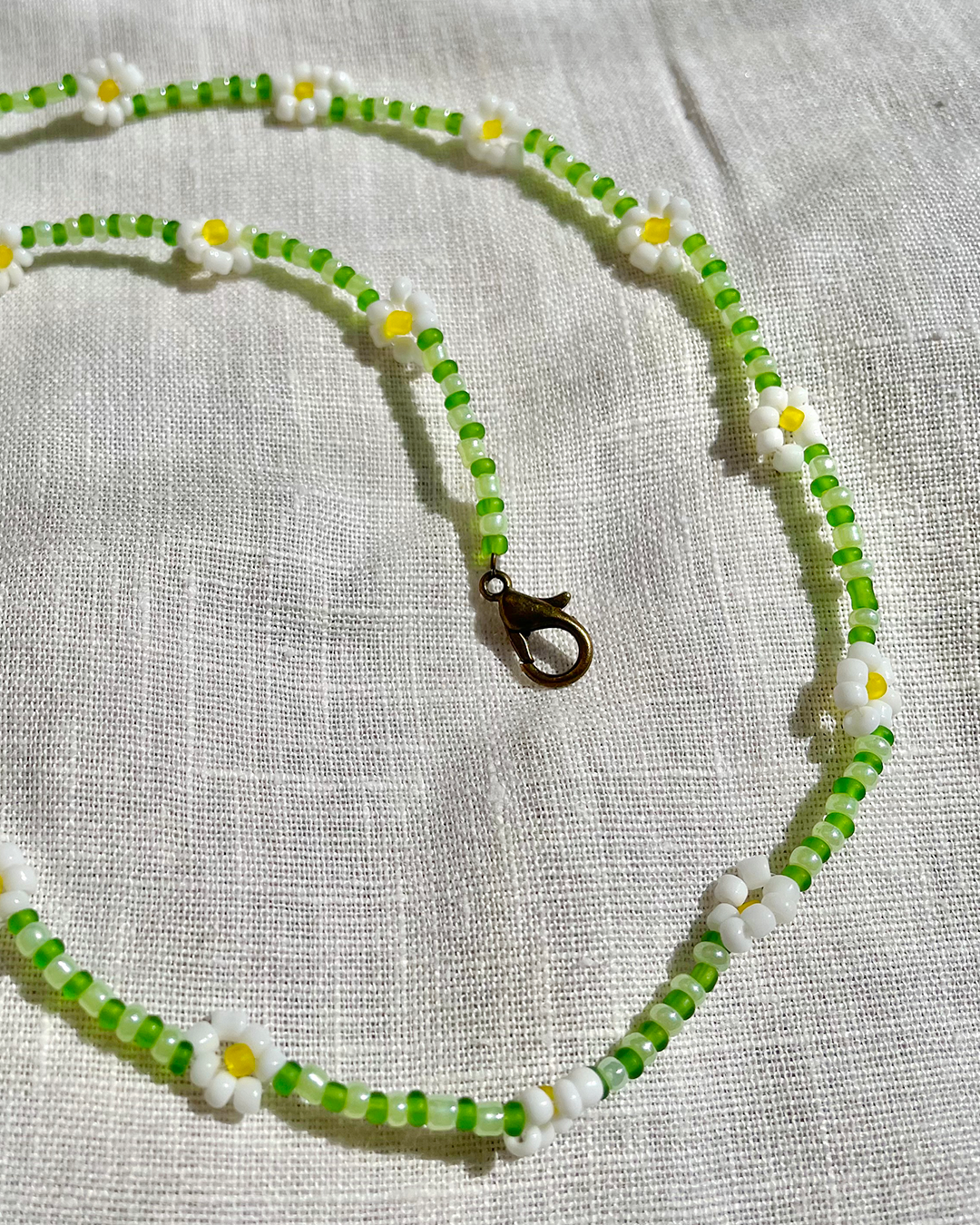 Summer beaded flower daisy necklace