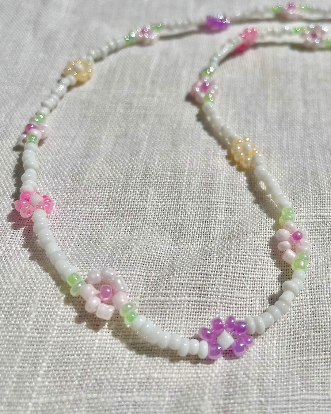 Summer beaded flower daisy necklace