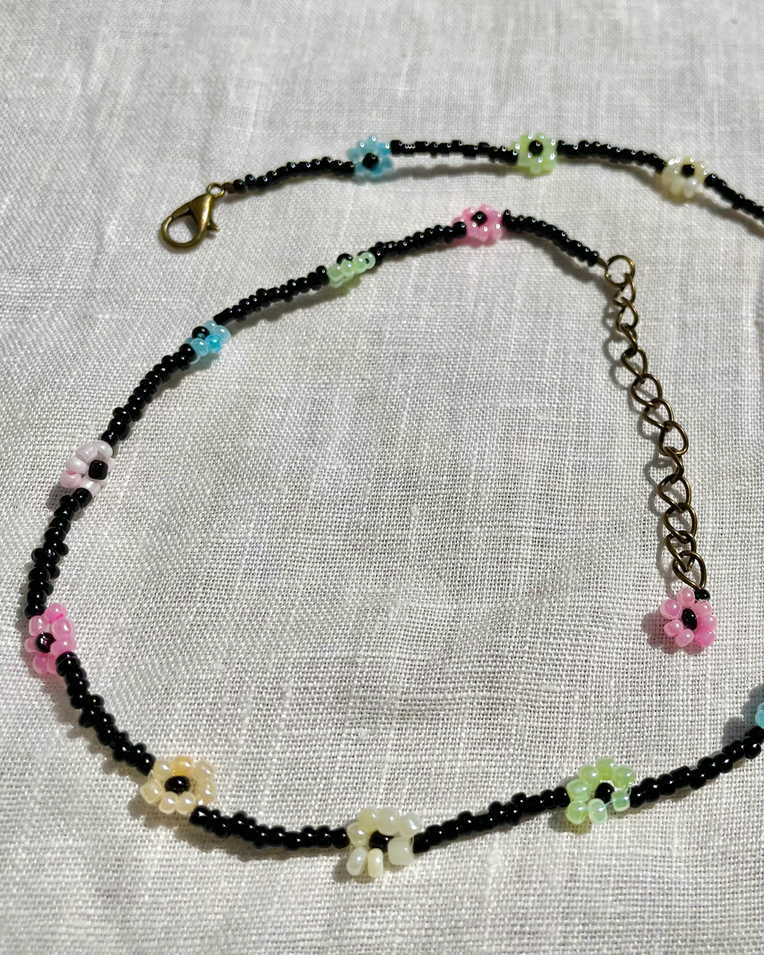 Summer beaded flower daisy necklace