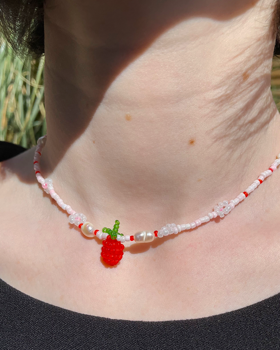 Gradient strawberry beaded necklace with fresh water pearls