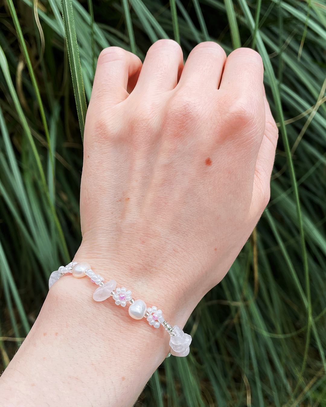 Fresh water Pearl beaded bracelet with daisy flowers
