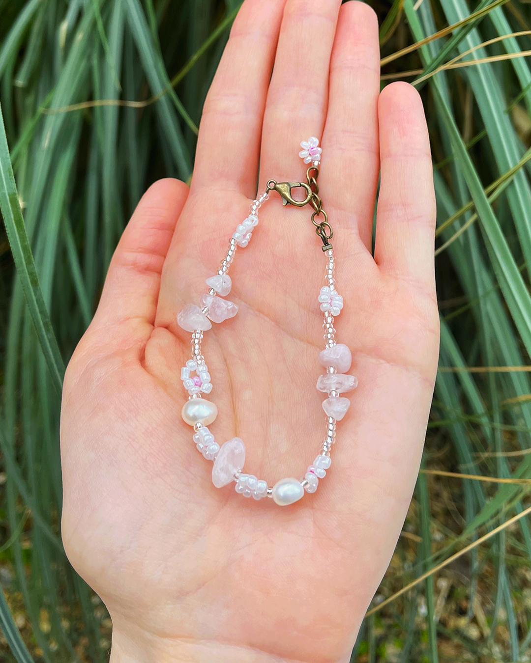 Fresh water Pearl beaded bracelet with daisy flowers