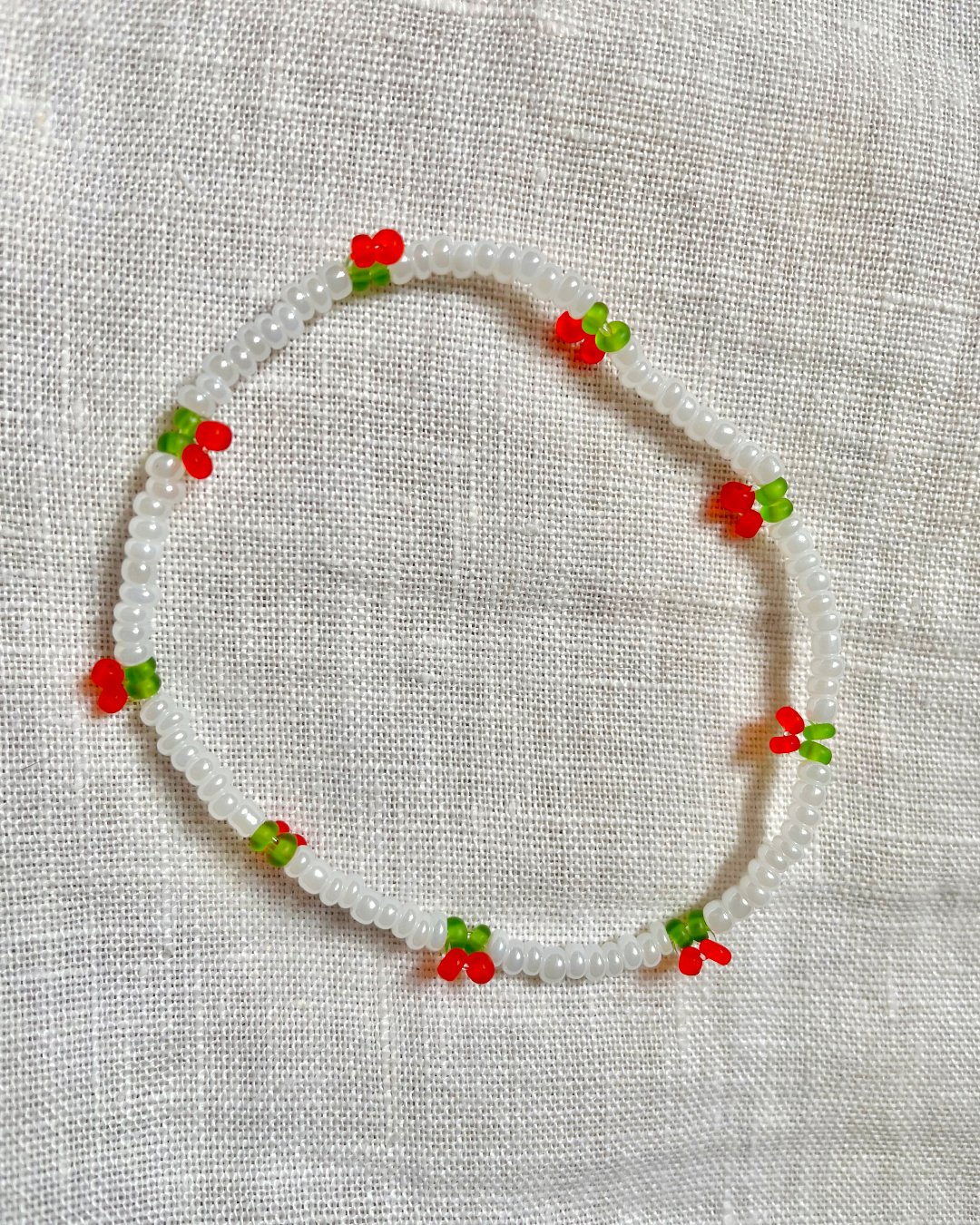 Handmade beaded cherry bracelet - Pearly white / Black