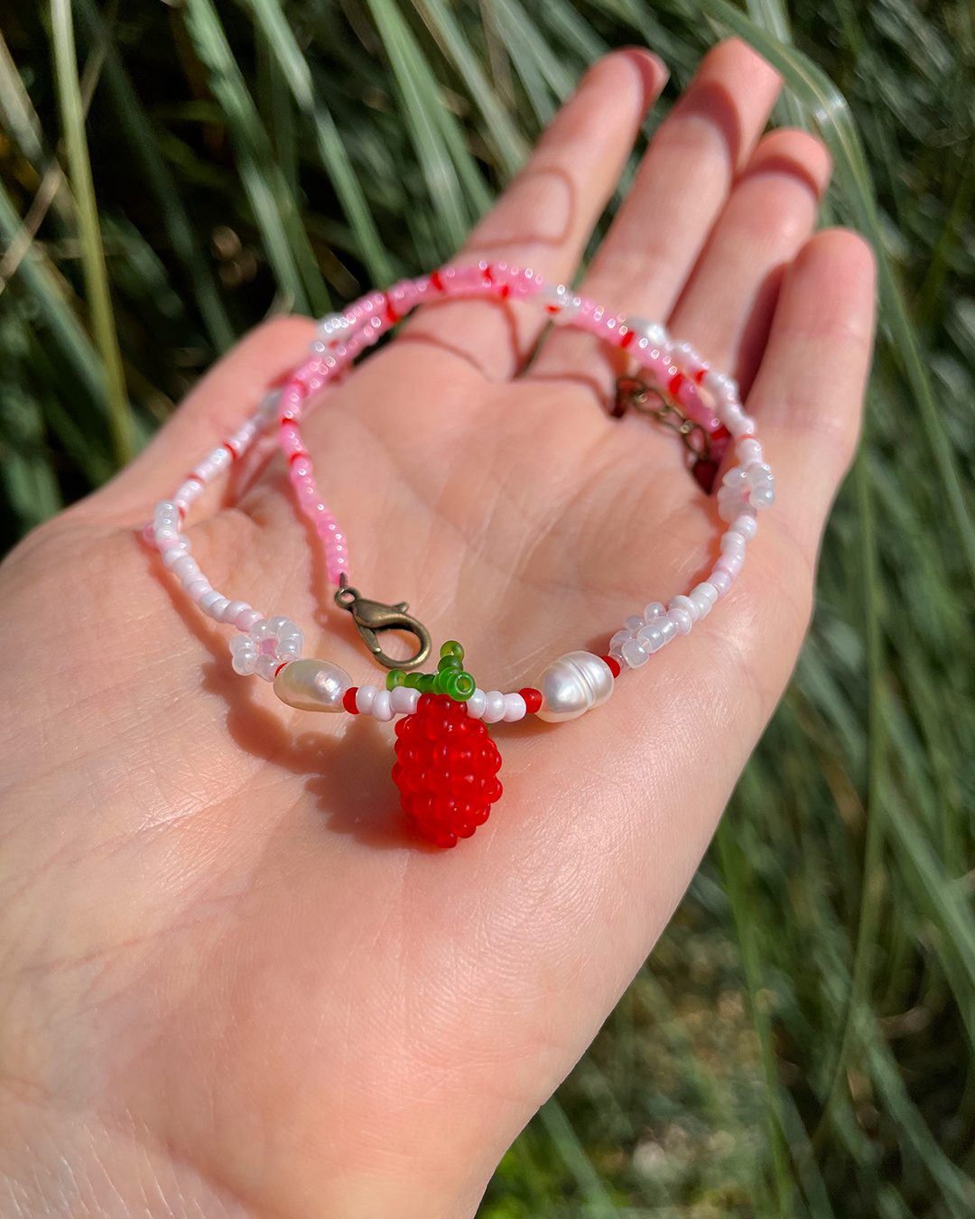 Gradient strawberry beaded necklace with fresh water pearls