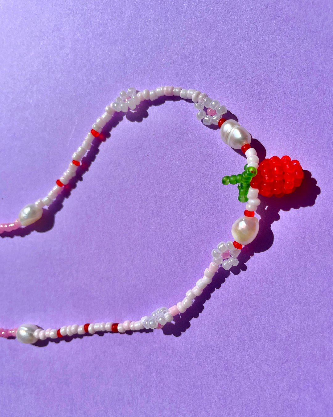 Gradient strawberry beaded necklace with fresh water pearls