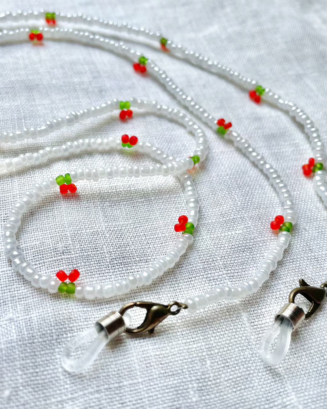 Beaded glasses chain with cherries